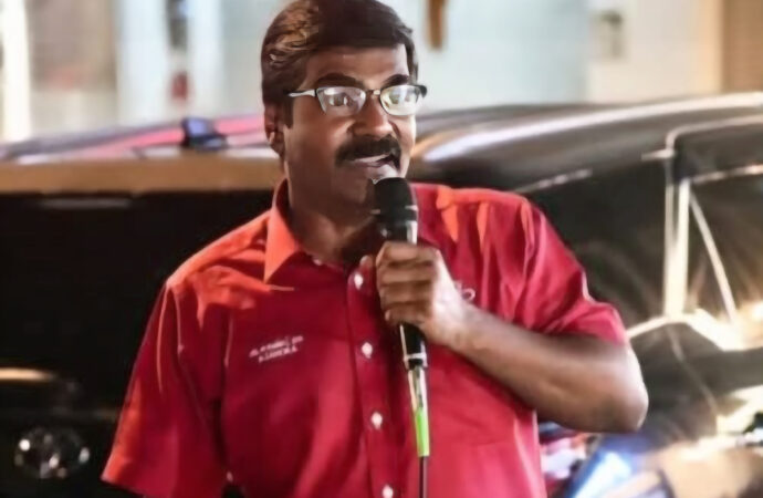 மறைந்திருந்து பார்க்கும் மர்மம் என்ன?