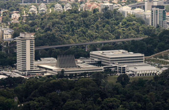 13ஆவது மலேசிய திட்டம்   நிறைவேற்றம். பெரும்பான்மைக் குரல் வென்றது.