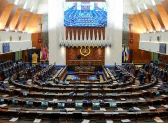 எதிர்ப்புகள் தோற்றன. கொள்முதல் மசோதா 2025 நிறைவேற்றம்.