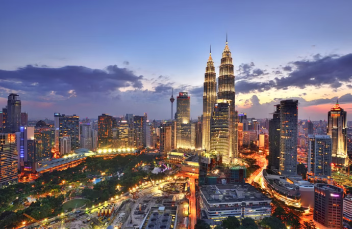 சுதந்திரத்திலிருந்து இன்று வரை — மலேசியாவின் வறுமை ஒழிப்பு வெற்றி