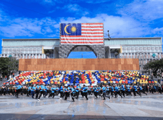 புத்ராஜெயா தேசிய தின முழு ஆடை ஒத்திகை — ஆயிரங்கள் கூடி வெளிப்படுத்திய தேசப்பற்று”