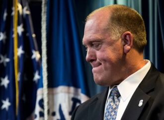 அமெரிக்க அரசியலை அதிரவைத்த ஹோமன் லஞ்சக் குற்றச்சாட்டு – வெள்ளை இல்லம் ‘அரசியல் நோக்கம்’ என விளக்கம்”